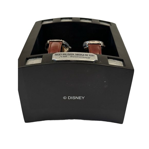 Disney’s Mickey and Minnie Through the Years “Brave Little Tailor” Vintage 1998 - Picture 8 of 9